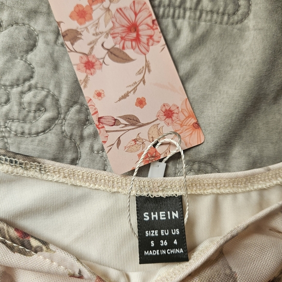SHEIN Floral Blouse with Red Ribbon - Picture 5 of 5